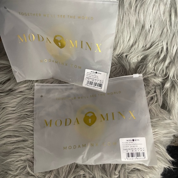 MODA MINX BOUJEE LUXE
BOUJEE 'WHITE' TRIANGLE CRYSTAL TOP/BOTTOM BIKINI SET - Picture 8 of 8